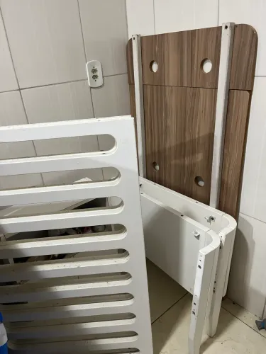 Vendo berço branco de madeira maciça 