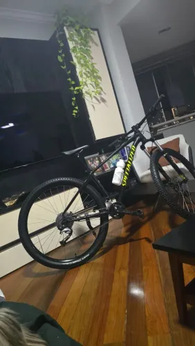 Bicicleta Specialed Rockhopper Aro 29 (Tamanho M) - Câmbio Shimano + Freios Hidráulicos