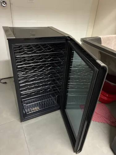 Adega Electrolux 34 garrafas