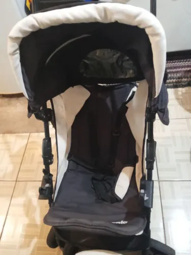 Carrinho de bebê 400 com bebê conforto