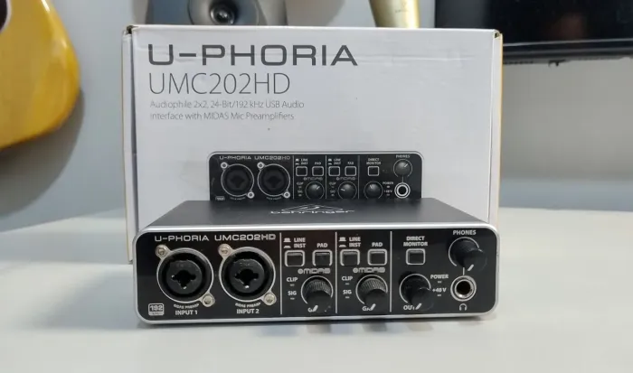 Interface de áudio Behringer UMC 202HD