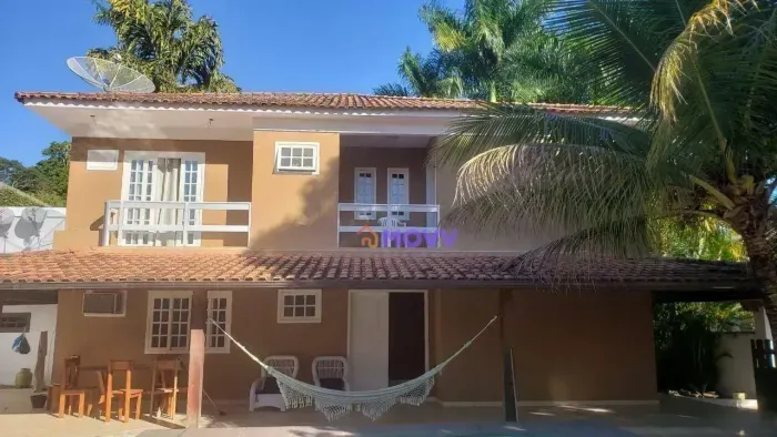 Excelente casa em Condomínio, Duplex, 4 quartos, Piscina, Churrasqueira, varanda, muito tr