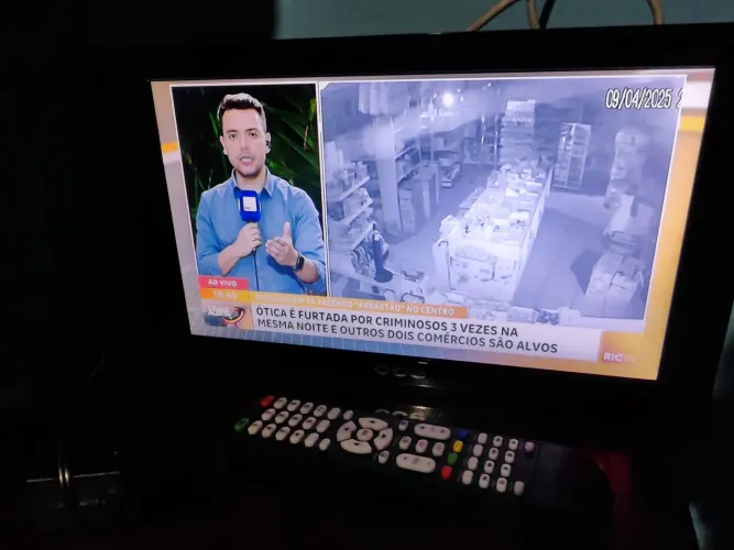 Tv Led 14 Cce 12V Semi Nova! Com Conversor Digital Boa Pra Caminhão