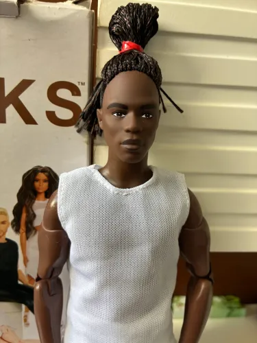 Ken looks Signature 4 - Negro