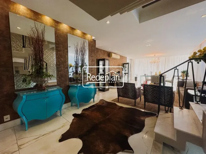 Casa em Condomínio Fechado no Laranjal.