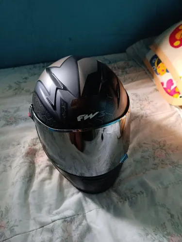 Capacete fw3 GT2 seminovo apenas um mês de uso