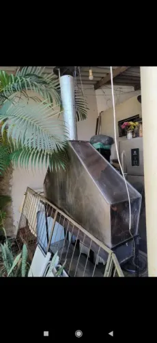 Vendo uma churrasqueira de espetinho ? com coifa de inox,com rodinhas