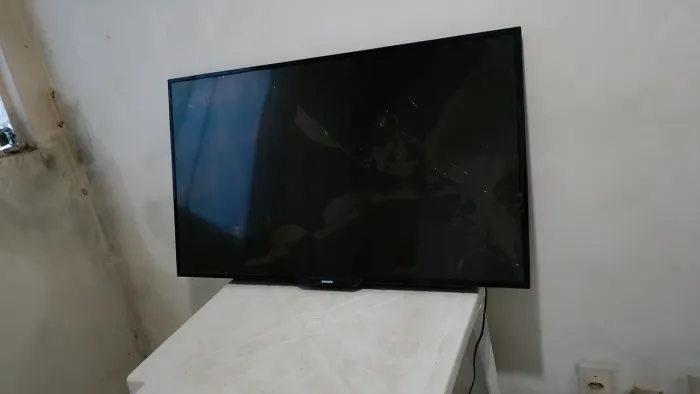 TV para retirada de peças