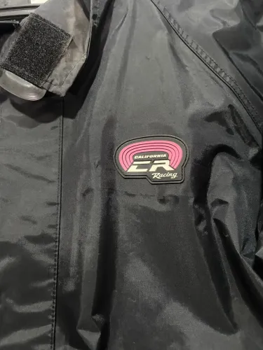 Blusa Capa de Chuva Califórnia Feminina