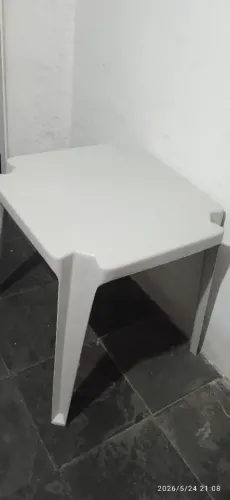 Vendo duas mesas de plástico 55 reais cada
