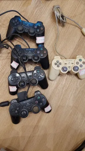 5 controles originais para PS2. ( defeito)
