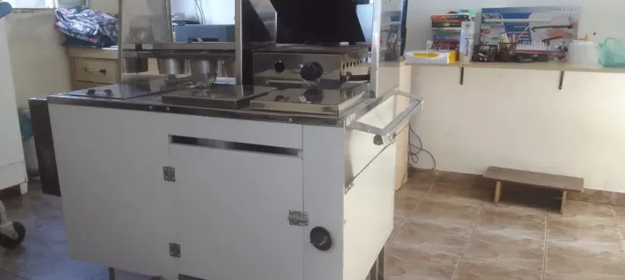 VENDO CARRINHO DE CACHORRO QUENTE