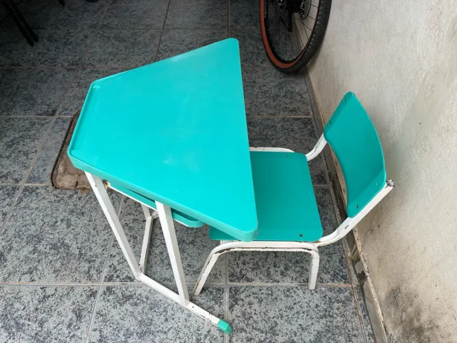 Mesa e cadeira infantil/ unidade ou par.