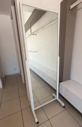 VENDE-SE ESPELHO EM SUPORTE DE MDF 