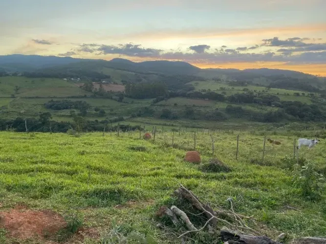 Queluzito - MG | Chácara de 1000 m², pertinho do Centro.