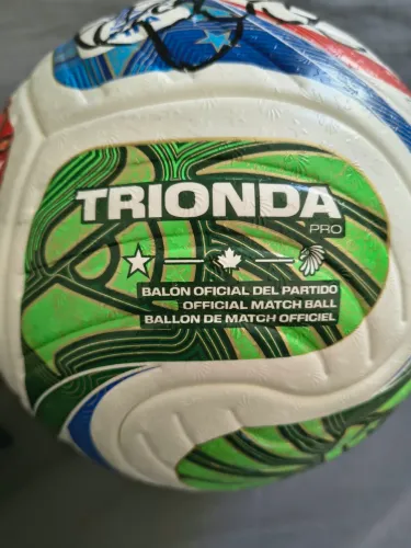 Bola Adidas Trionda Pro autografada