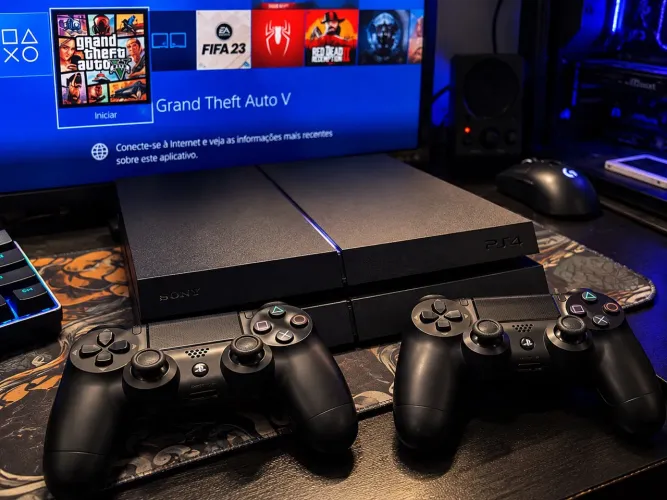 PlayStation 4 + 2 controles
