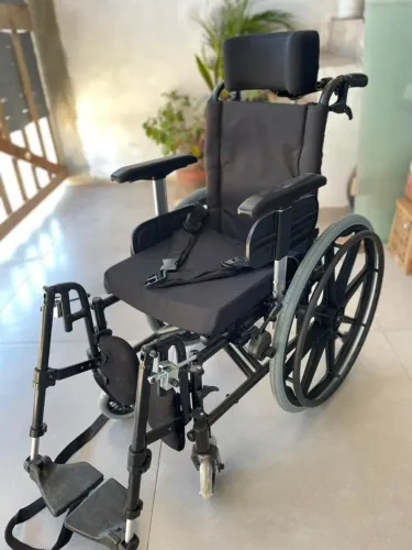 Cadeira de Rodas Ortobras Reclinável com Apoio de Cabeça