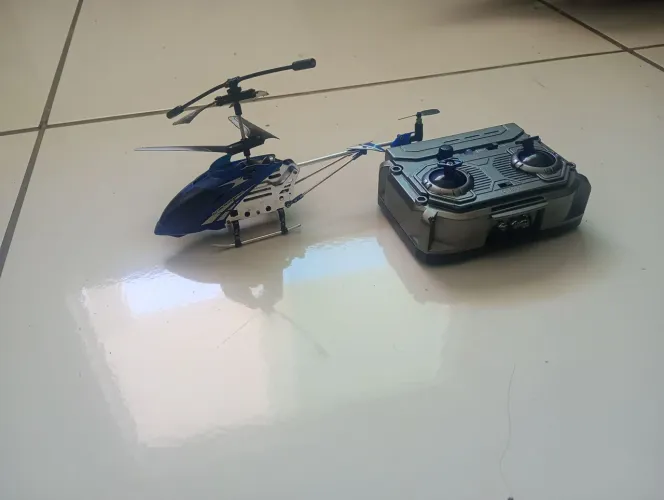 Vende -se helicóptero