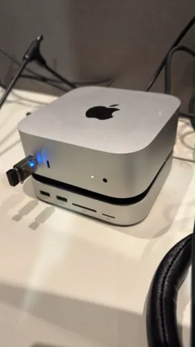 Mac Mini M4 com 16 GB de RAM e memória de 256 MB