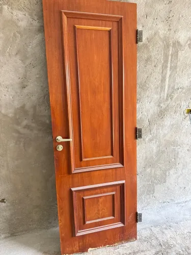 Porta de madeira para banheiro