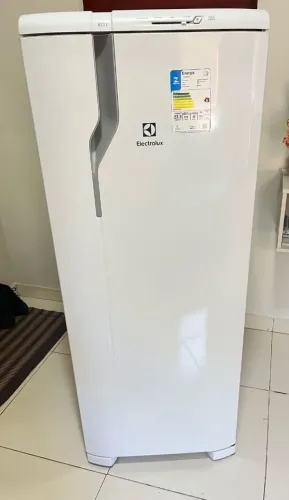 GELADEIRA ELETROLUX (SEMI NOVA)