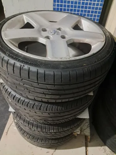 Rodas aro 17 Peugeot Cc com Pneus 195 40 17 semi novos 4x108 jogo