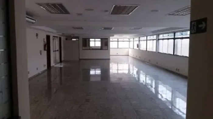 PRÉDIO COMERCIAL COM 1.120,35 m²