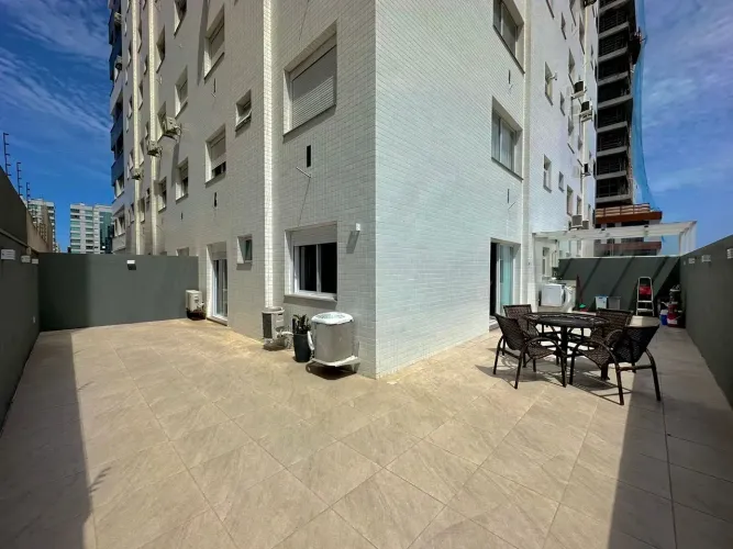 APARTAMENTO EM CAPÃO DA CANOA COM TERRAÇO E PRÓXIMO DO MAR.