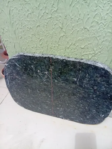 Pedra de mármore verde Ubatuba oval no tamanho 42,5 x 27