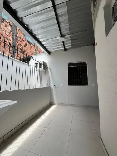 ALUGA-SE APARTAMENTO SEMIMOBILIADO!