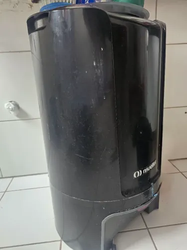 Centrífuga Mueller 14 kg cor preta. Usada mas em ótimo estado.