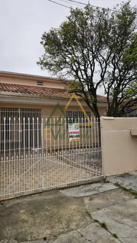 Sobrado frente para rua no bairro Uberaba