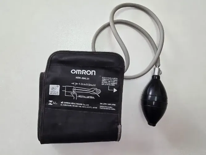 Braçadeira para aparelho de pressão Omron HEM?RML31 - 22 a 42 cm - com pera