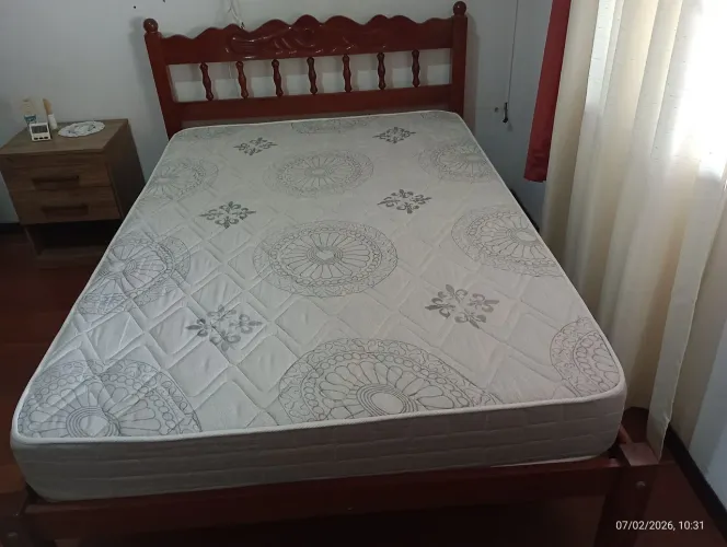 Vendo cama de casal e colchão