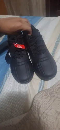 Chuteira Kappa na caixa