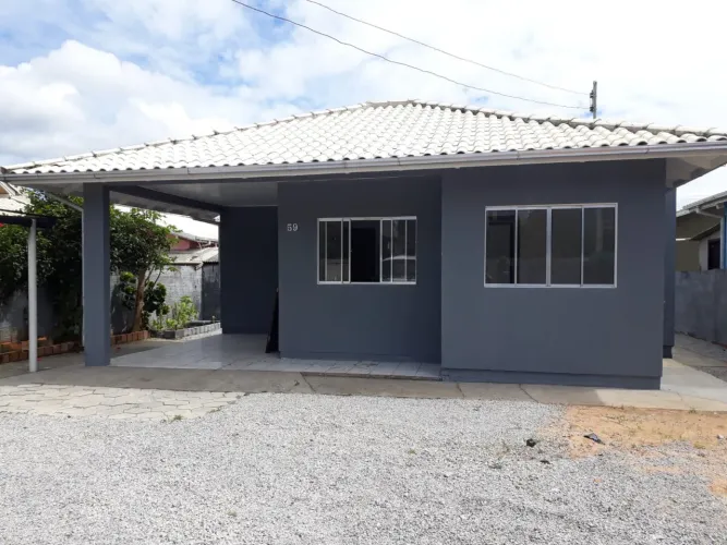 Alugo casa