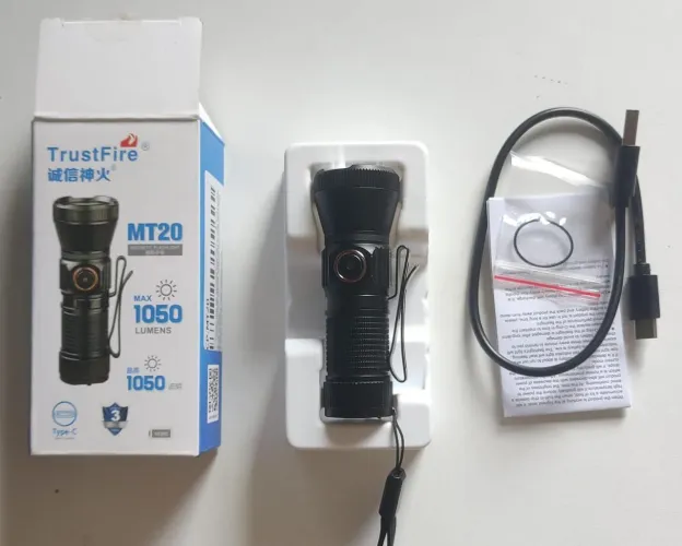 Lanterna Trustfire MT20 recarregável USB