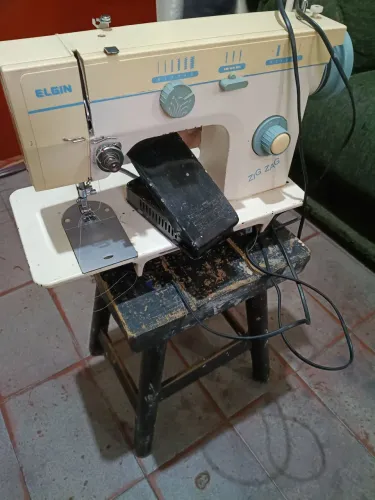 Máquina de costura 