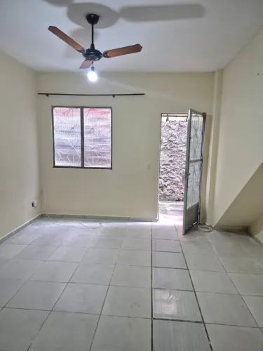 Alugo casa em cascadura, 2 quartos, sem garagem