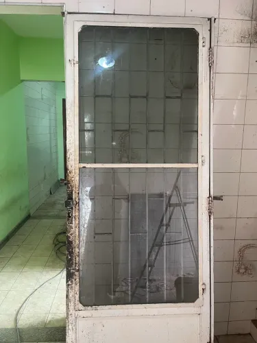 Porta dupla de ferro com porta de vidro maciço 2,10x0,95