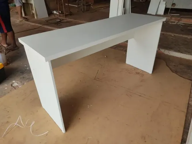 mesa grande em MDF