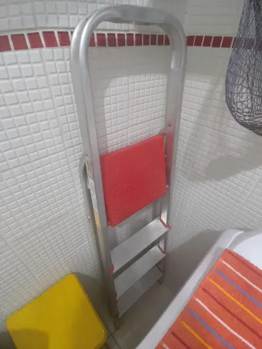 escada de alumínio 4 degraus