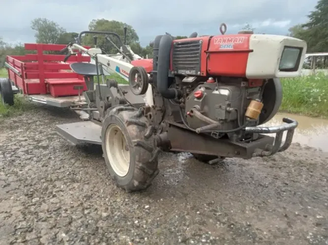Multicultivador Yanmar TC-11 com Roçadeira central e carreta