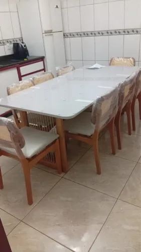Mesa de Jantar com 8 lugares 100% Madeira