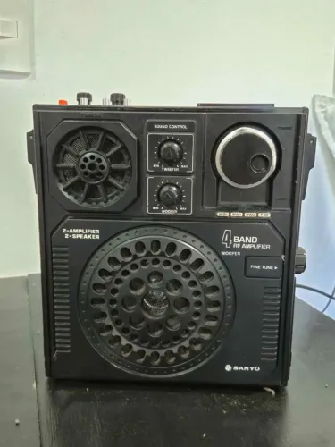 Boombox Sanyo. 