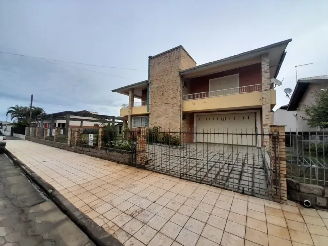 Casa à venda na Zona Sul de Balneário Rincão