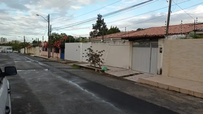 Casa Solta 129m² de Area Construida e 2 Vagas na Gruta de Lourdes, Aceita Financiamento