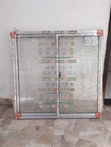 Vende-se 4 Janela de vidro 0,80x0,80, 180 cada valor a negociar 
