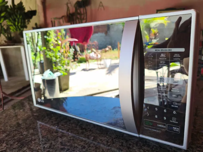Microondas LG easy clean com grill